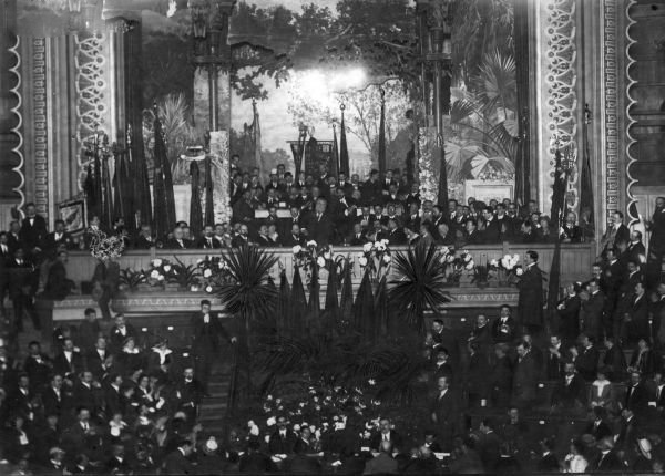 Jaurès prononce son grand discours au Cirque Royal de Bruxelles le 29 juillet 1914 au soir